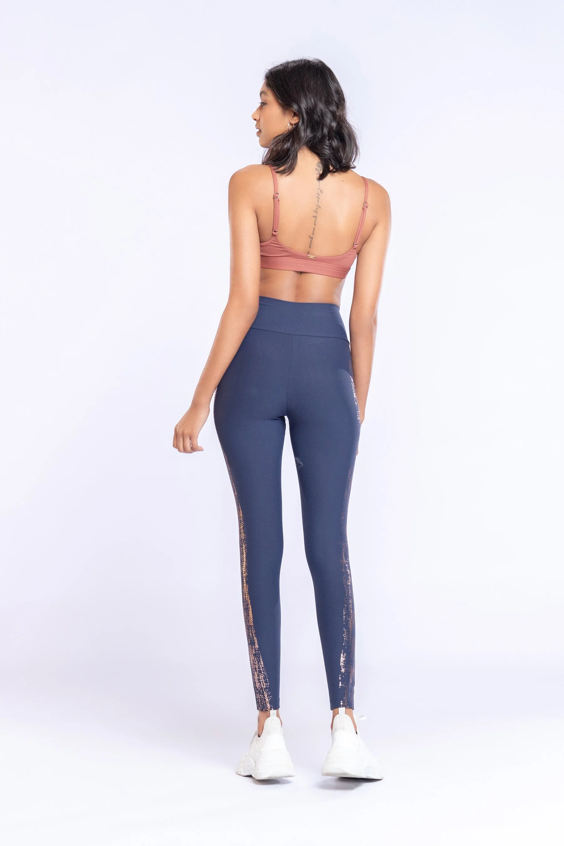 Contour Foil Tight